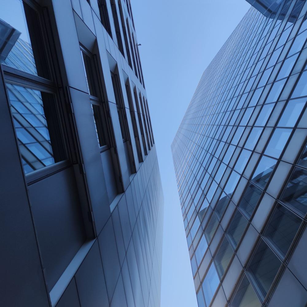 Nearshore vs Offshore Software Development - How to Choose the Right Model in 2026